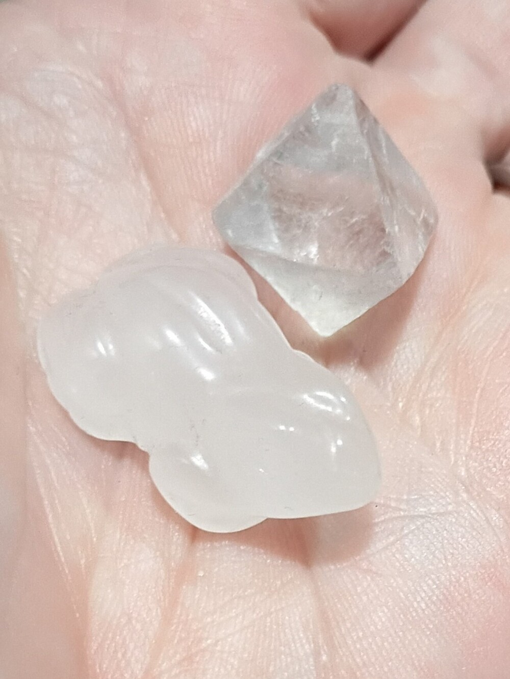 Milky Quartz Craved Frog With A Diamond Shaped Flourite